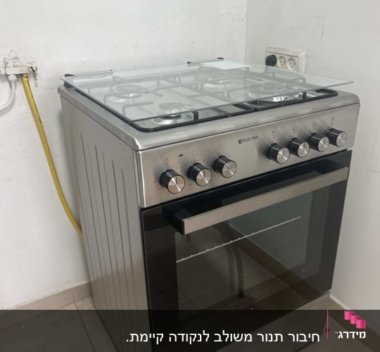 תנור גז עם כיריים ומכסה זכוכית